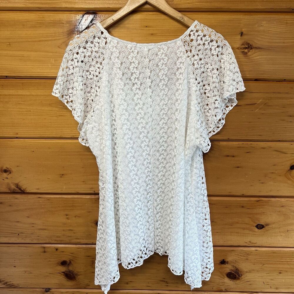 Dressbarn plus size 2X shark Bite Hem white laced w/lining pullover top. - Picture 5 of 5
